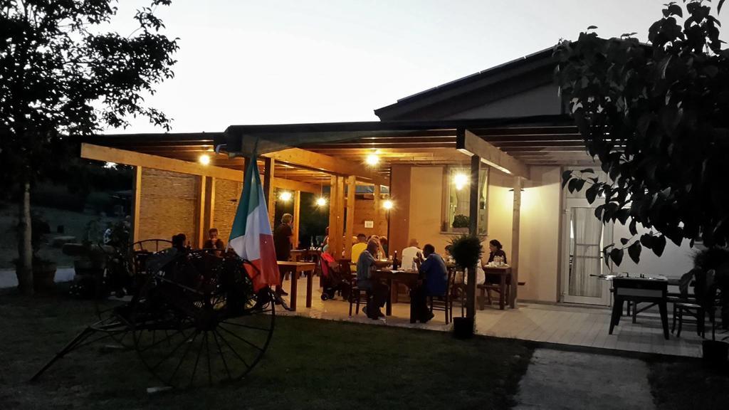 مبيت وإفطار تشيزينا Agriturismo Perugini المظهر الخارجي الصورة