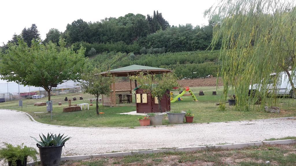 مبيت وإفطار تشيزينا Agriturismo Perugini المظهر الخارجي الصورة
